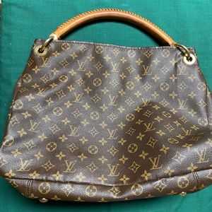 Authentic Louis Vuitton Artsy MM Monogram